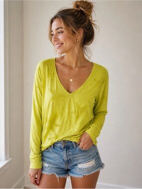 Vintage Victoria’s Secret Bright Yellow V Neck Star Cutout Long Sleeve Tee Sz M